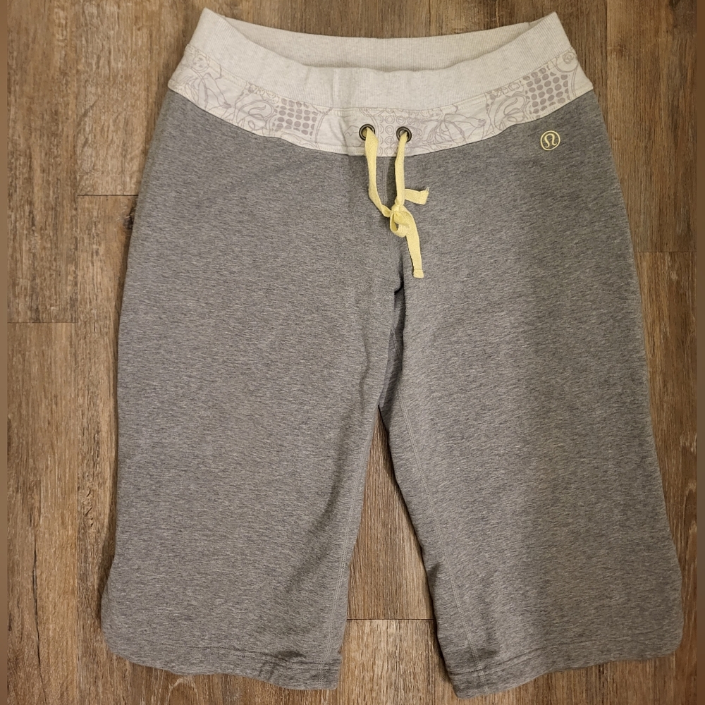 Euc Lululemon Wide Leg Clam Digger Crop pants Size 10 Grey with white and Yellow